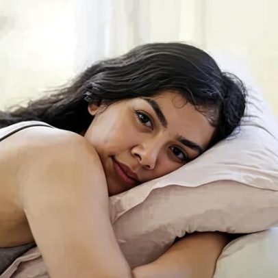 Jet lag social: dormir tarde e acordar cedo pode impactar bem-estar