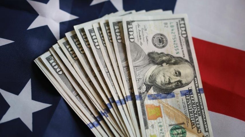 Dólar e Bolsa retomam negócios no Brasil após feriado influenciado por ampliação da trégua entre EUA e Irã