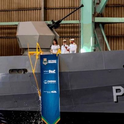 Marinha lança novo navio de guerra brasileiro