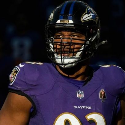 Calais Campbell retorna aos Ravens para a 19ª temporada na NFL