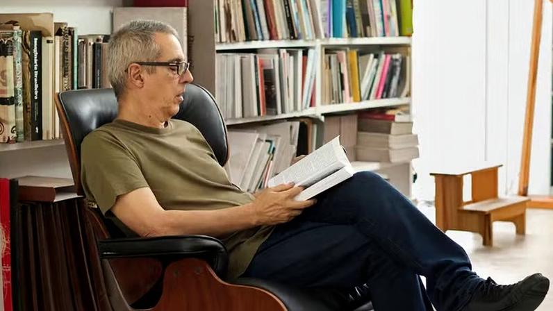 Um café com Nuno Ramos: 'O meu trabalho, para bem ou para mal, responde' — Foto: Franco Amendola