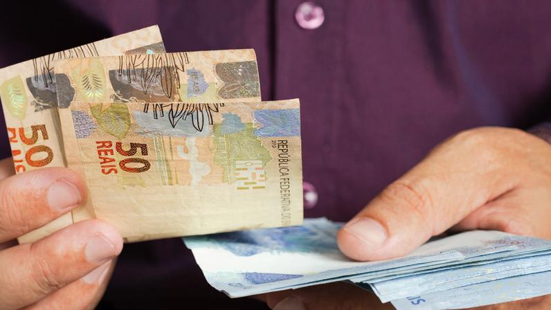Na dúvida sobre como usar o décimo terceiro? Investir é a dica de especialistas — Foto: Getty Images