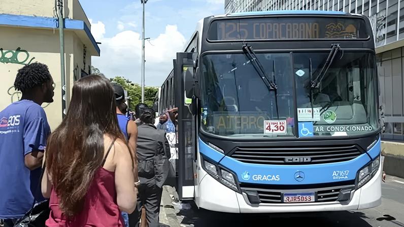 O volume de passageiros caiu de 33 milhões de viagens pagantes por dia para 25 milhões