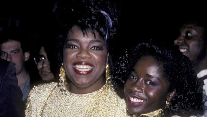 Oprah Winfrey e Akosua Busia no Oscar de 1986 • Ron Galella Collection via Getty