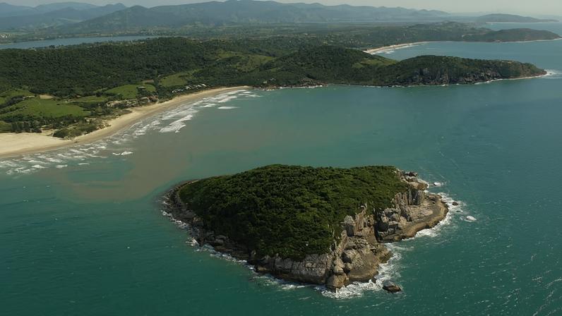 Vista aérea da costa de Imbituba SC, na área da APA da Baleia Franca