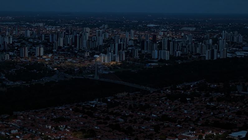 Vista aérea de Teresina, Piauí, com o Rio Parnaíba ao fundo