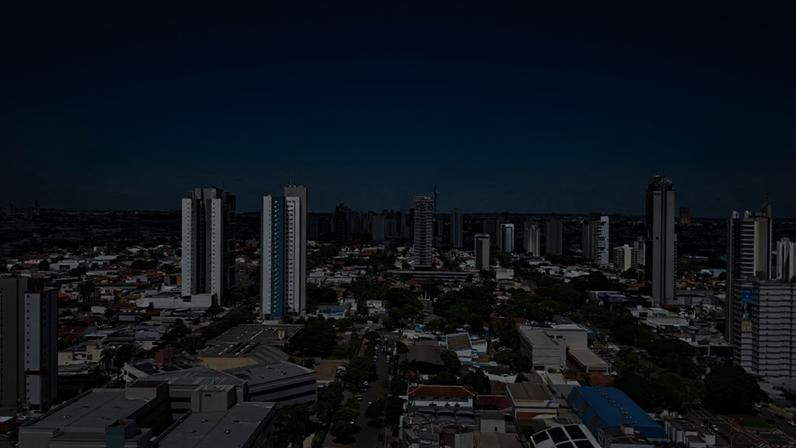 Vista de Campo Grande MS, com áreas verdes e skyline ao entardecer