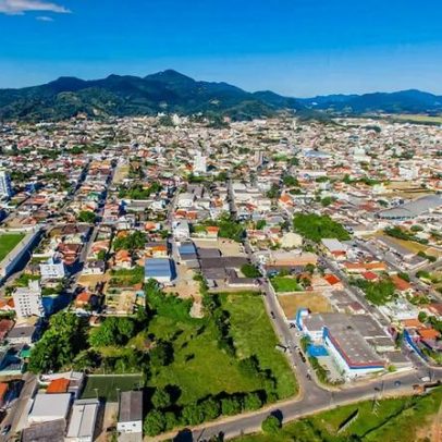 Prefeitura de Camboriú SC abre processo seletivo com 221 vagas na Saúde