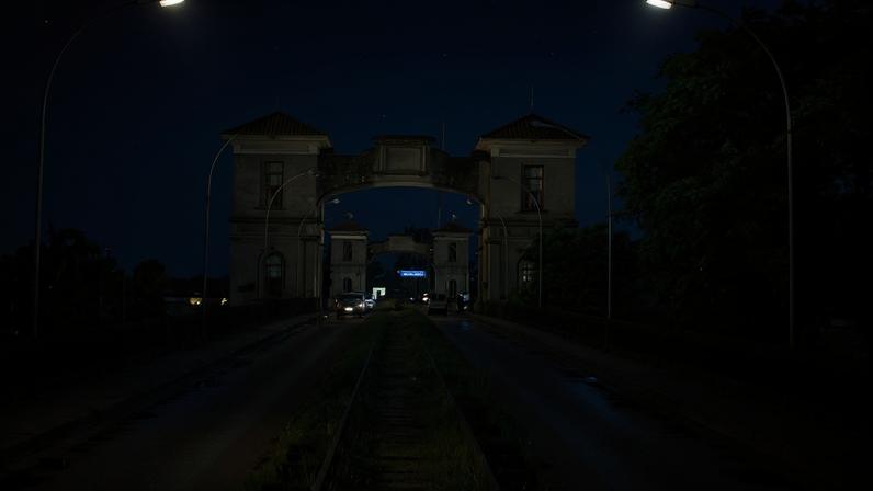 Pórtico e área urbana na fronteira Brasil–Uruguai, em Aceguá RS