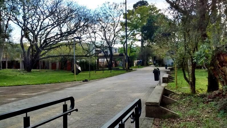 Campus da UFRGS, em Porto Alegre RS. Imagem: Wikimedia Commons.