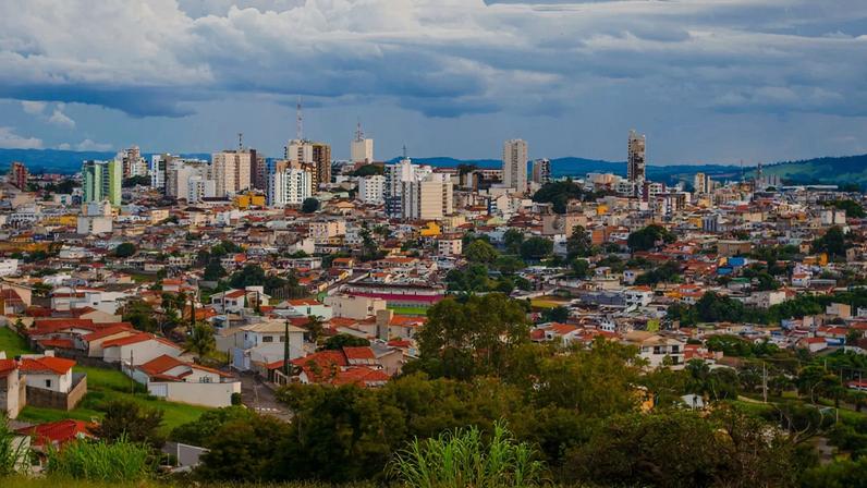 Vista panorâmica de Varginha MG, em dia claro. Crédito: Wikipedia.
