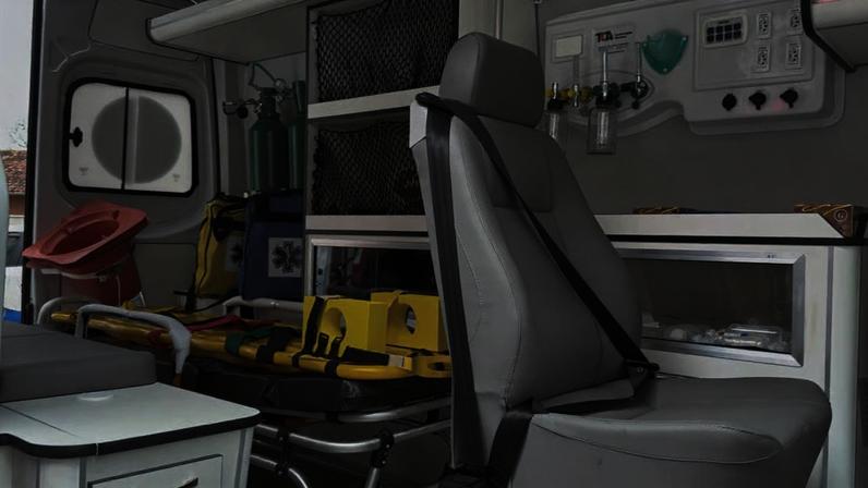 Interior de ambulância do SAMU com equipamentos de suporte avançado. Imagem: SAMU SC.
