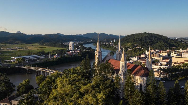 Vista aérea de Gaspar, no Vale do Itajaí