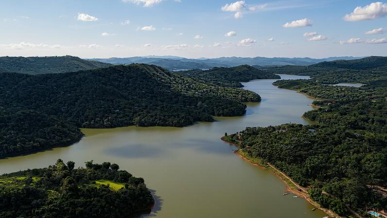 Vista aérea de Garuva, no Norte de Santa Catarina, com a Serra do Mar ao fundo. Crédito: Notícias da UFSC.