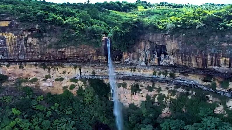 Vista panorâmica de cânion com mata úmida/caatinga na Serra da Ibiapaba. Crédito: Ceará Selvagem.
