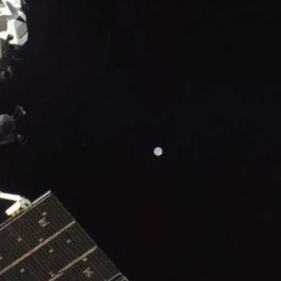 Artemis 2 atinge metade da missão e divulga foto da Lua