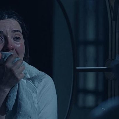 Como Os Testamentos difere de Handmaid's Tale em visão e enredo