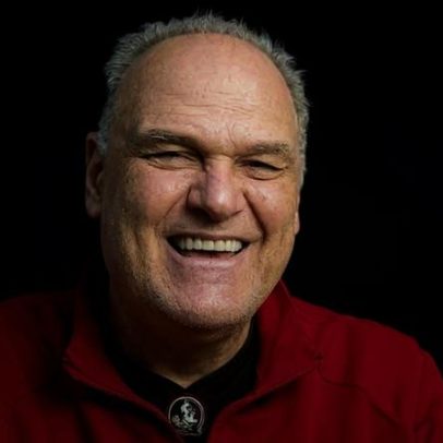 Família realiza funeral de Oscar Schmidt e agradece apoio, pede privacidade