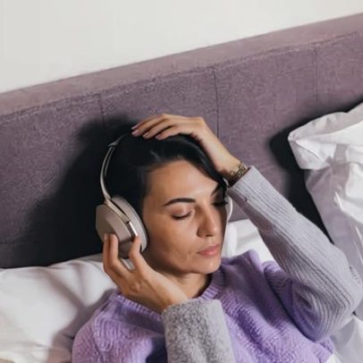 Ouvir 30 minutos de música reduz ansiedade, aponta estudo