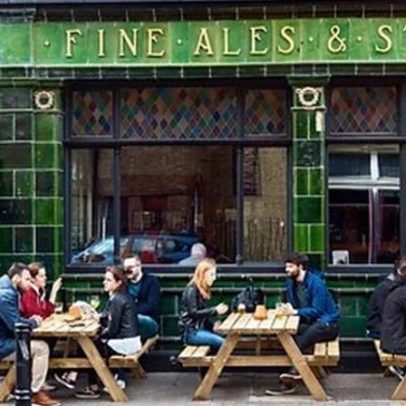 Como evitar passar vergonha em um pub britânico