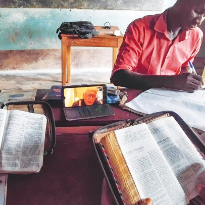 Alegria musical na Austrália e culto cristão no Paquistão em rápidas notícias