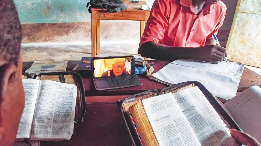 Alegria musical na Austrália e culto cristão no Paquistão em rápidas notícias