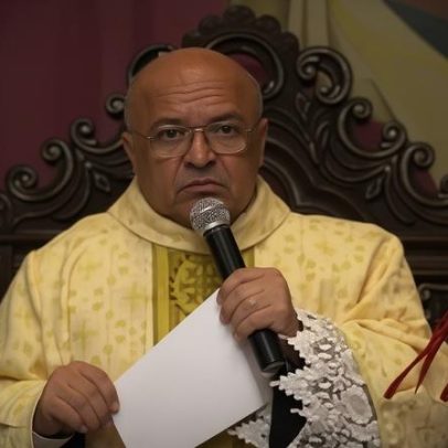 Padre faz missa para fofoqueiros após frase 'A fofoca é uma desgraça'