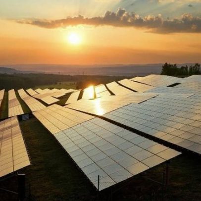 Placas solares impulsionam derrocada de comercializadoras de energia