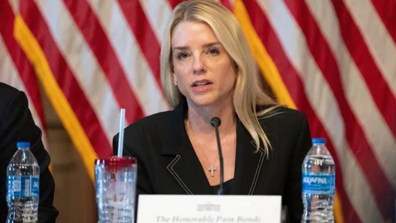 Trump demite Pam Bondi, procuradora-geral dos EUA