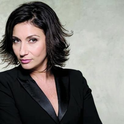Zizi Possi fala sobre conversão da filha e ataques nas redes