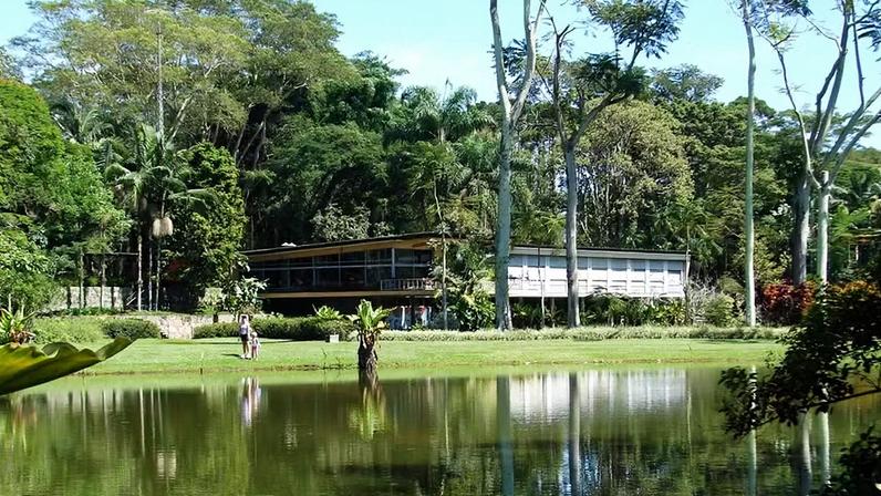 O Parque da Cidade Roberto Burle Marx traz em seu nome uma homenagem ao paisagista brasileiro, que colaborou com o projeto dos jardins e murais da Residência Olivo Gomes, inserida hoje no conjunto do parque — Foto: Flickr/Paulo Roberto de Souza/Creative Commons