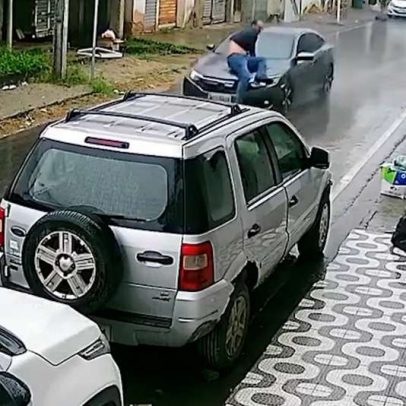 Advogada arrasta homem em capô de carro em Caruaru