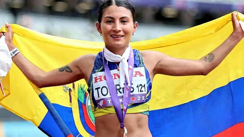 A equatoriana Paula Milena Torres comemora o bronze no Mundial de Atletismo 2025 (Foto: Reprodução/ Instagram)