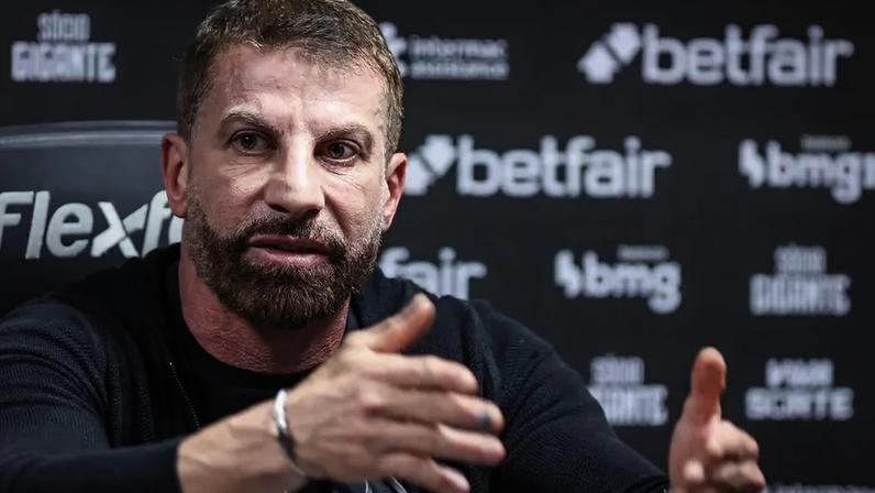 Pedrinho reage às falas de Bap, reposta crítica antiga e reacende polêmica. (Foto: Dikran Sahagian/Vasco)