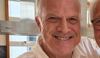 Pedro Bial posa com o irmão e internauta comenta semelhança