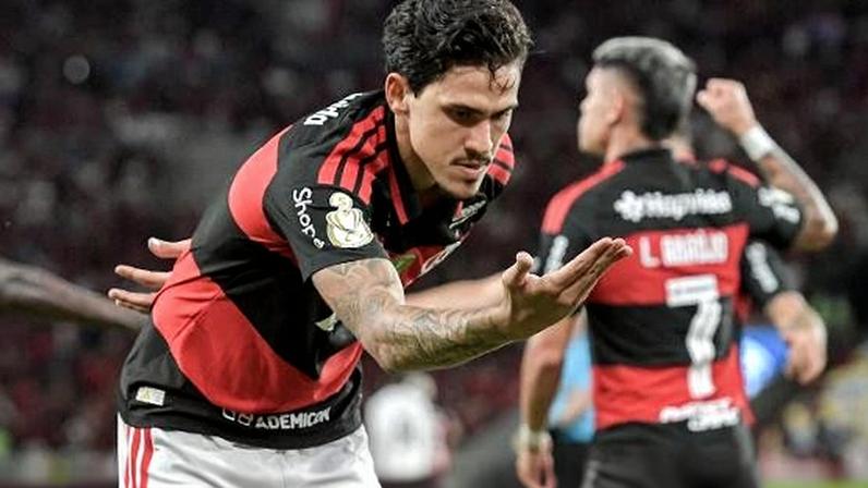 Pedro comemora gol do Flamengo na partida contra o Vitoria, pela Copa do Brasil
