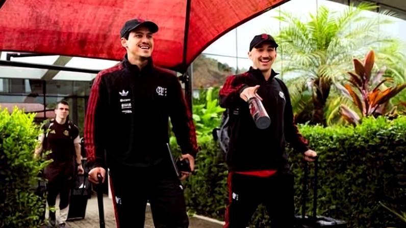 Pedro e Leo Ortiz no embarque para La Plata