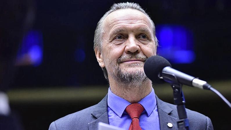 O líder petista disse que a bancada pretende protocolar uma proposta legislativa sobre o tema na próxima semana