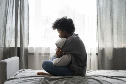 Conexão entre inflamação periférica (no sangue) e sintomas centrais (no cérebro) abre caminho para tratamentos que abordem a inflamação para aliviar sintomas depressivos