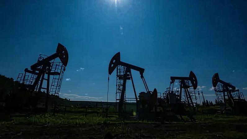 Bombas de extração de petróleo em Almetyevsk, na República do Tartaristão, Rússia