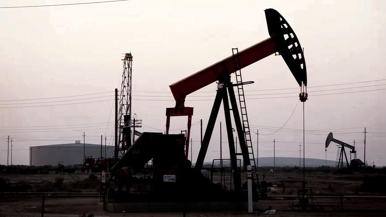 Plataforma de extração de petróleo em terra — Foto: stock.xchng