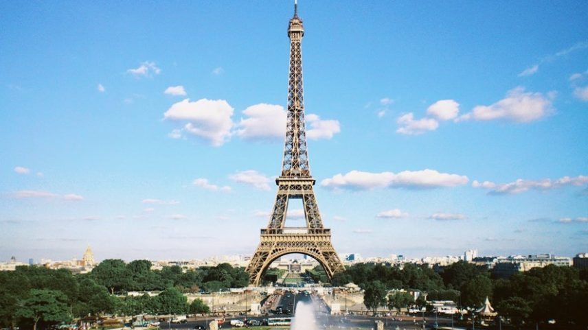 A escada que ligava o segundo ao terceiro andar da Torre Eiffel foi retirada em uma modernização — agora será leiloada em Paris