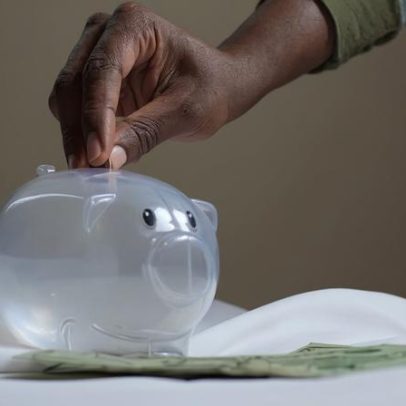 Um terço poupou em 2025, mas apenas 10% investiram em aplicações