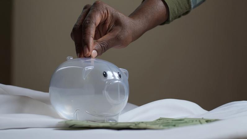 Um terço poupou em 2025, mas apenas 10% investiram em aplicações