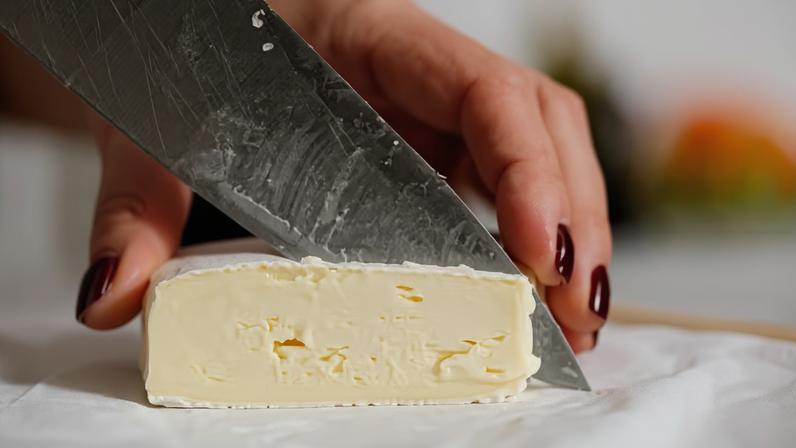Queijo brie, produzido na França — Foto: Pexels