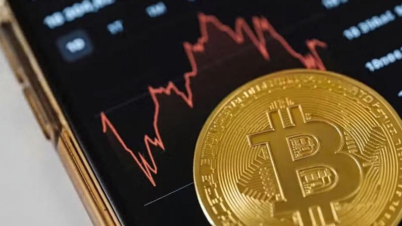 Bitcoin ao menor preço em 16 meses: hora de comprar ou vai cair mais?