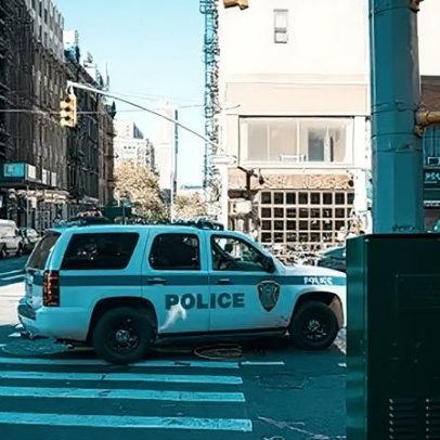 Veículo atropela pedestres durante desfile em Louisiana