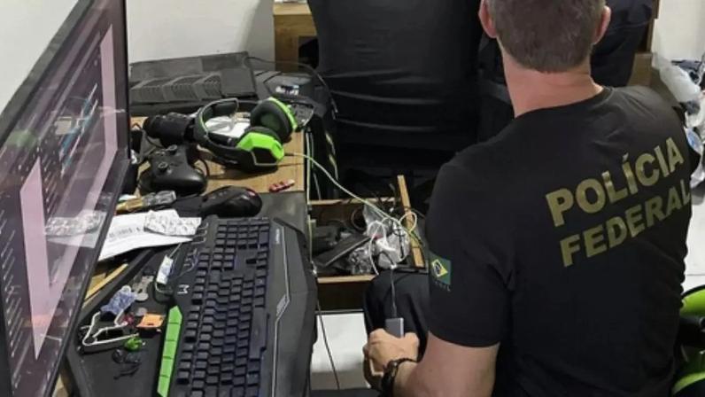 Foto tirada durante cumprimento de mandado em uma residência no Espírito Santo