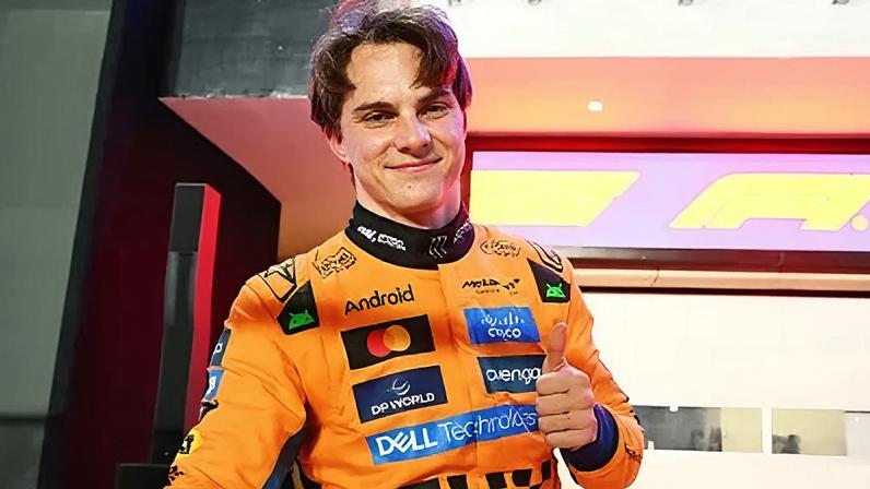 Oscar Piastri comemora vitória na corrida sprint do GP do Catar