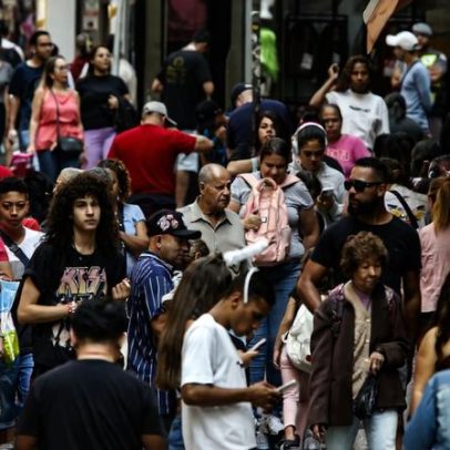 População do Brasil cresce lentamente e envelhece, aponta estudo
